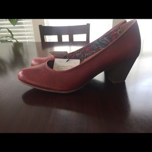 New Tamaris leather pumps.